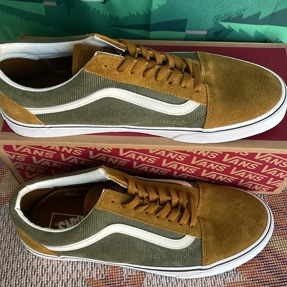 Vans WMNS Old Skool
Mini Cord Green/Brown
VN000ZNIT20A
Sneakers
 Corduroy - Picture 4 of 16